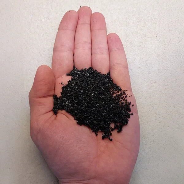 AquaDella Gravel Black Widok na dłoni